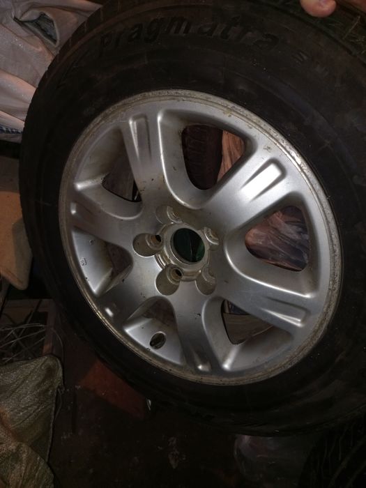 Продам диск с резиной на 16 от Highlander