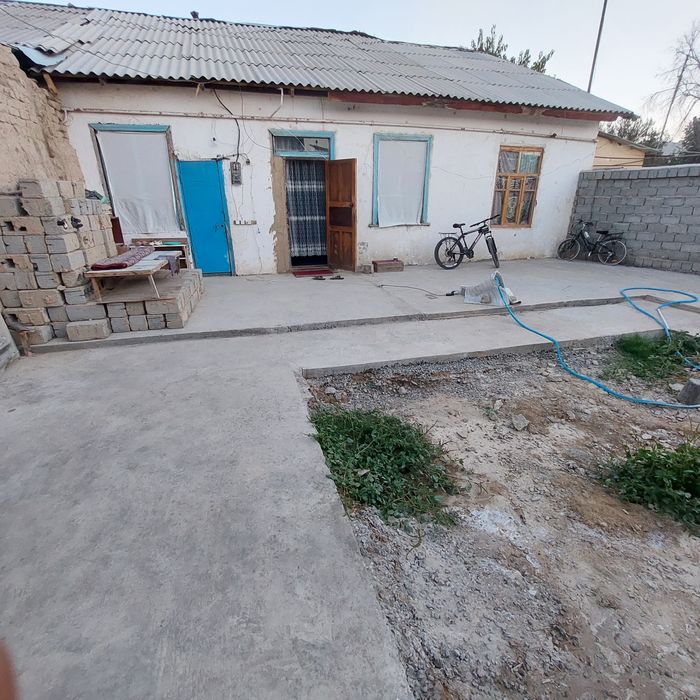 Уй сотилади 2. сутиг ховлиси бор