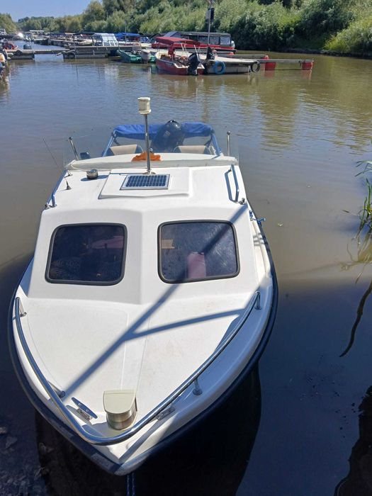 Barca semicabinata Mystraly 430+Motor+Peridoc sau schimb tot cu ambarcatiune