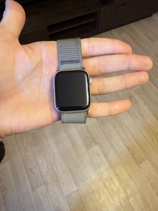 Продам Apple Watch SE2 44mm