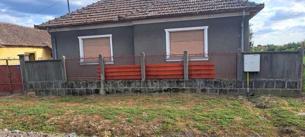 Casă de vânzare