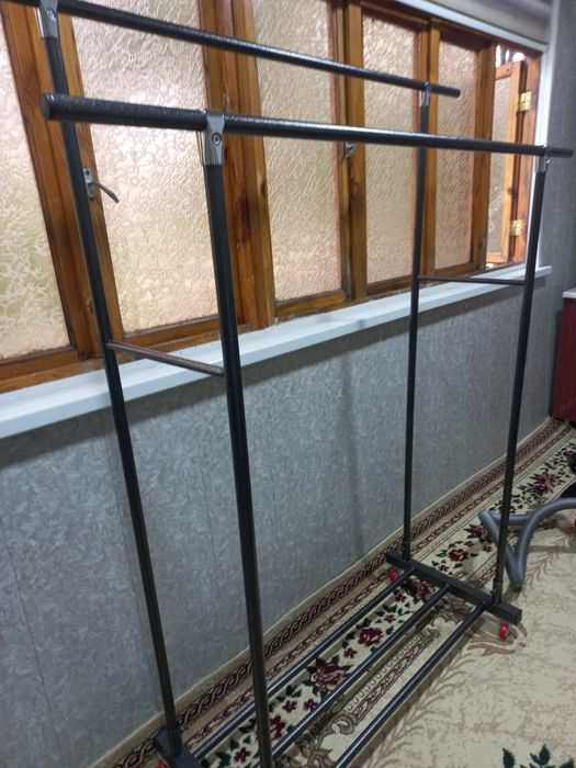 Kiyim ilish uchun metal gardirob
