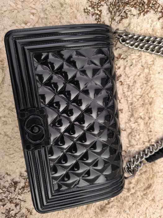 Черна гумирана чанта по модел на Chanel