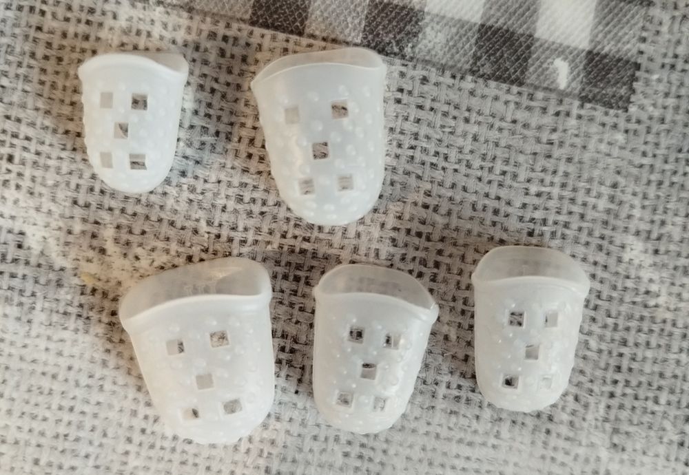 Продаю красивую чёрную гитару
