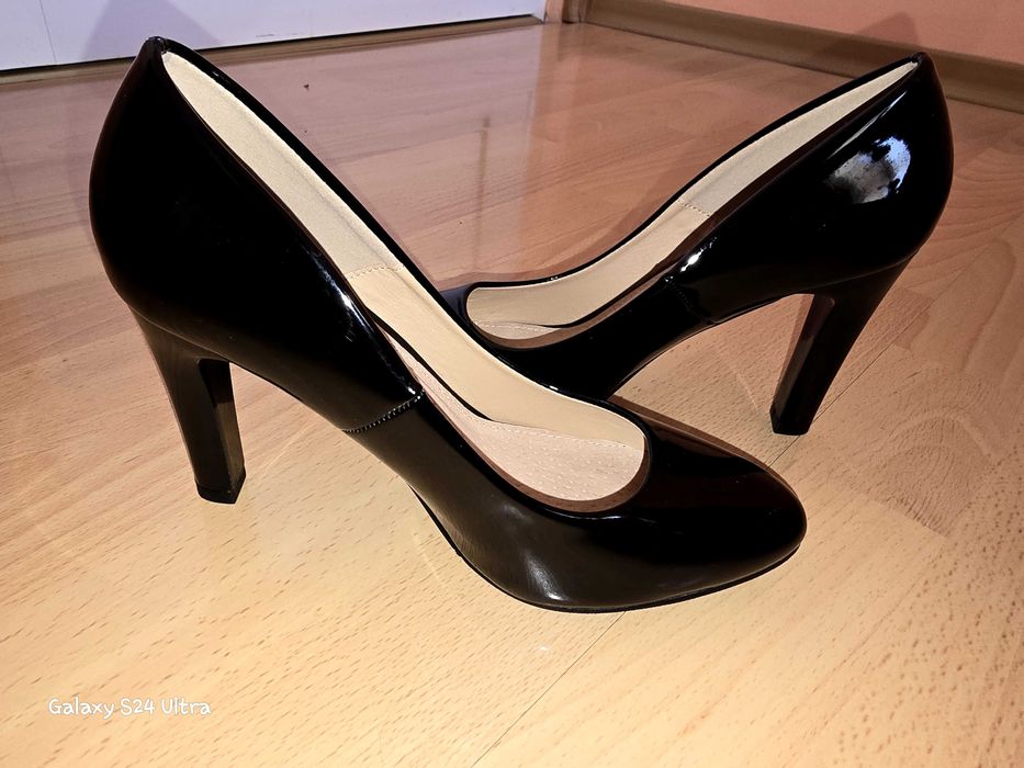 Официални обувки с ток