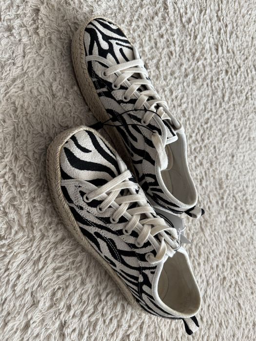 Дамски мокасини.