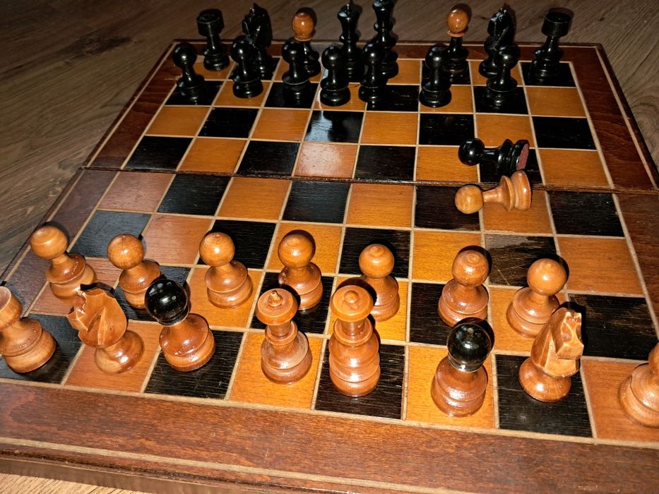 Vind joc de sah si table