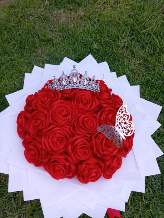 Buchete de trandafiri din satin