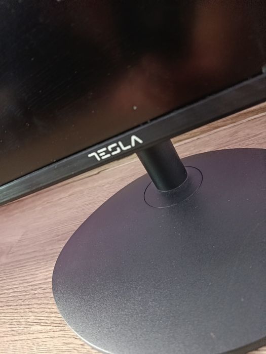 27 инча Монитор Tesla