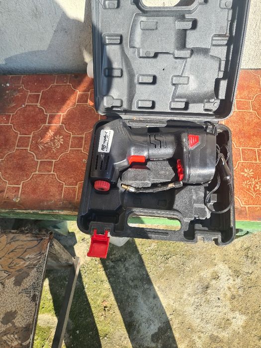 Помпа за  гуми на автомобил