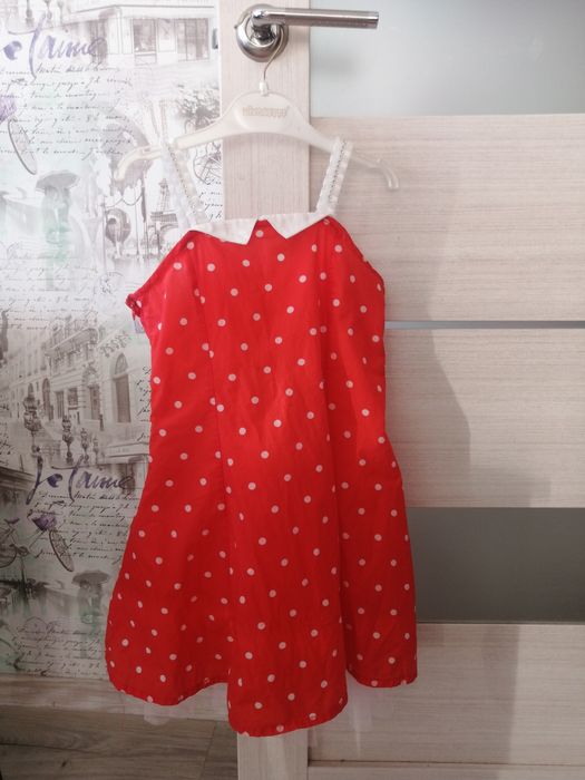 Продам красивые платья на девочку 6-11лет