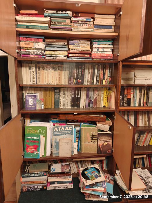 Продавам книги по договаряне