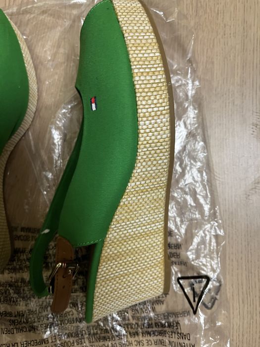 Дамски сандал, Цвят зелен.Удобни и практични.