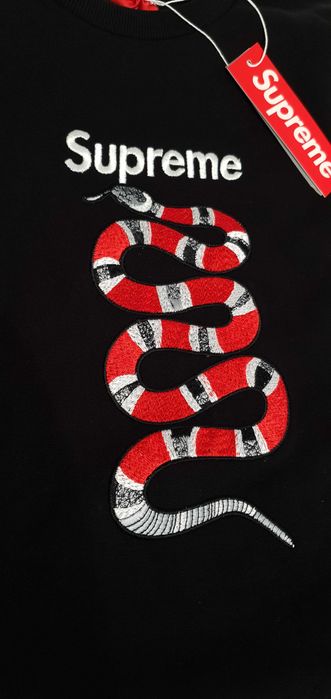 SUPREME чисто нов суичър