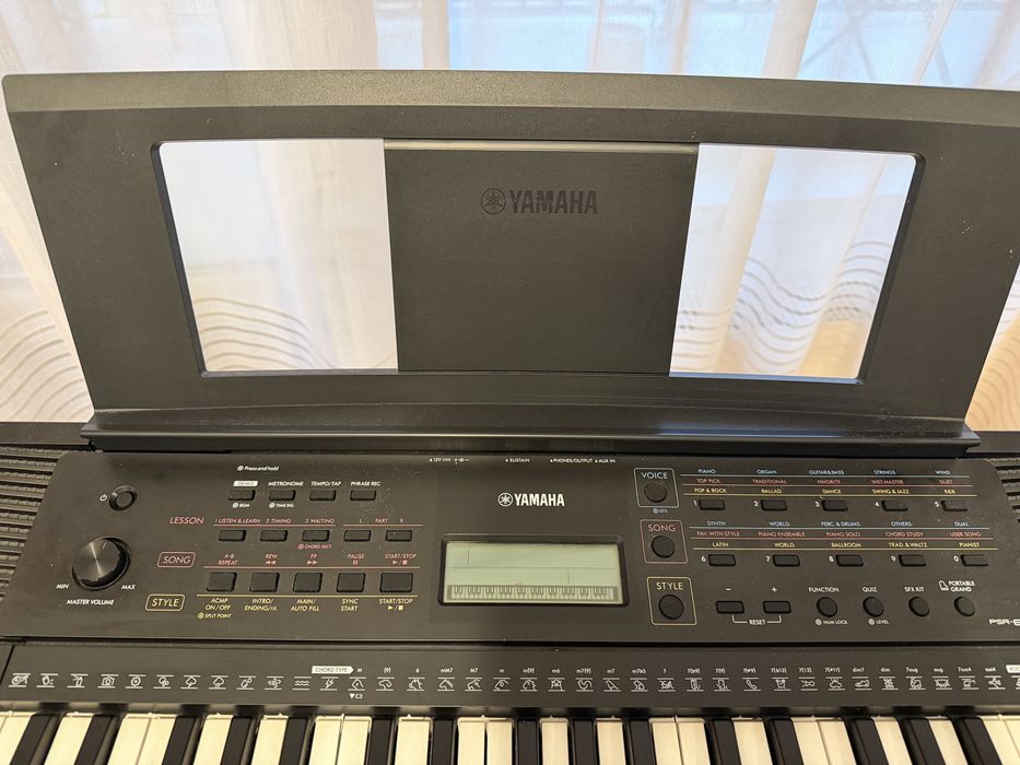 Orga electronica Yamaha PSR-E273