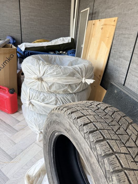 Bridgestone 255/60 R18 зимняя