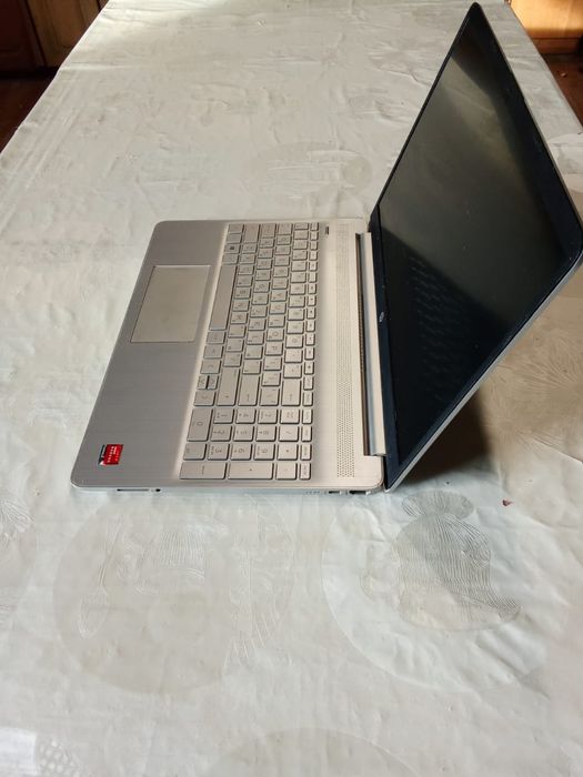 Продам ноутбук на запчасти