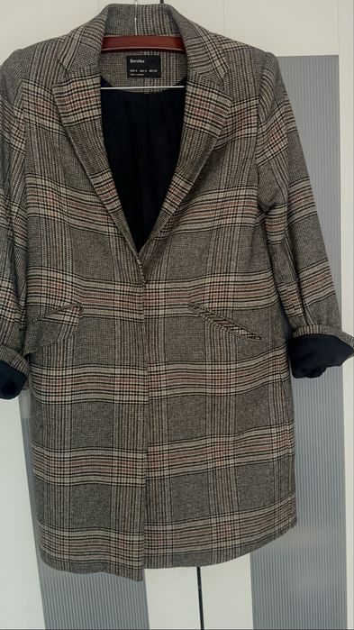 Карирано сако Bershka (размер S) – класически стил