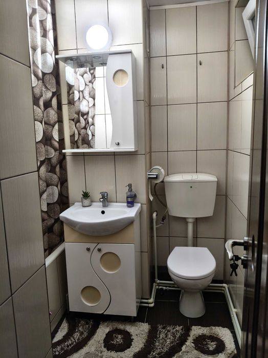 Vând sau închiriez apartament 2 camere mobilat și utilat zonă centrală