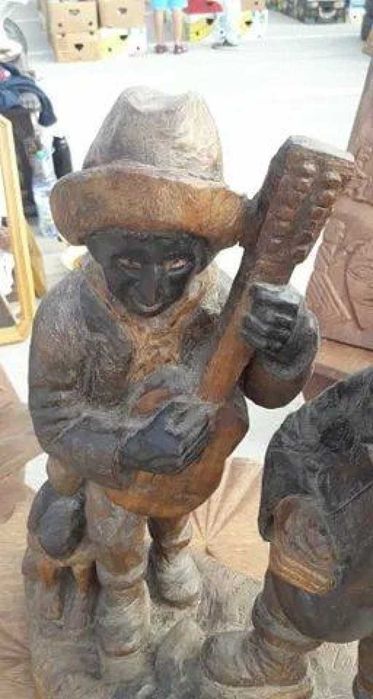 Statuie din lemn sculptat din esenta tare