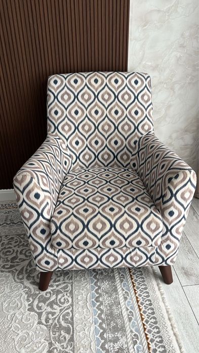 Продам кресло цветное