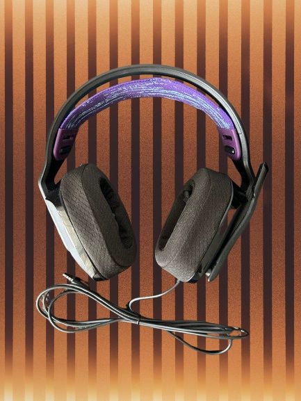 Слушалки Logitech G335 като нови, черни