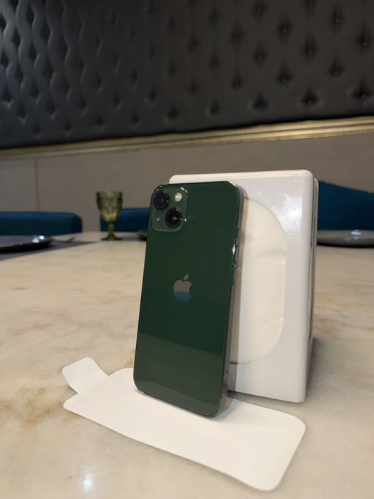 Продам айфон 13.