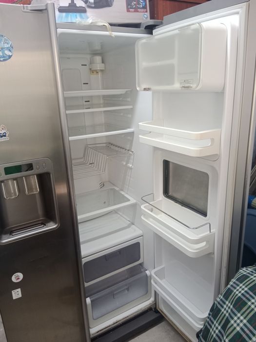 Срочно! Двухкамерный холодильник!