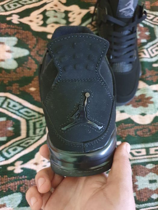 Jordan 4 black cat 42