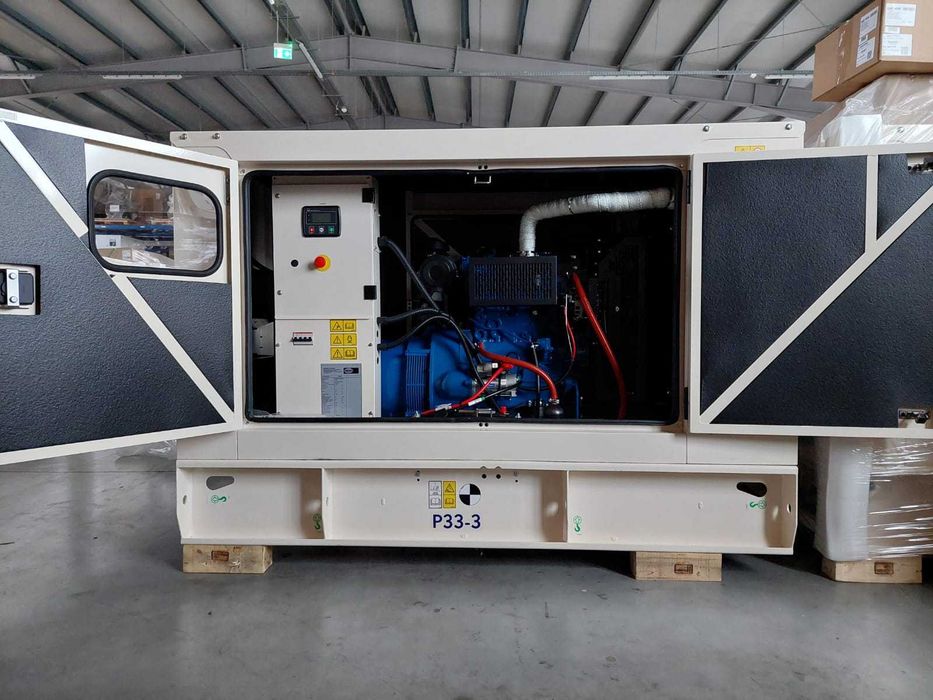 Generator industrial trifazic Perkins 33 kva 26.4 kw, nou cu garantie 24 luni, uz intens