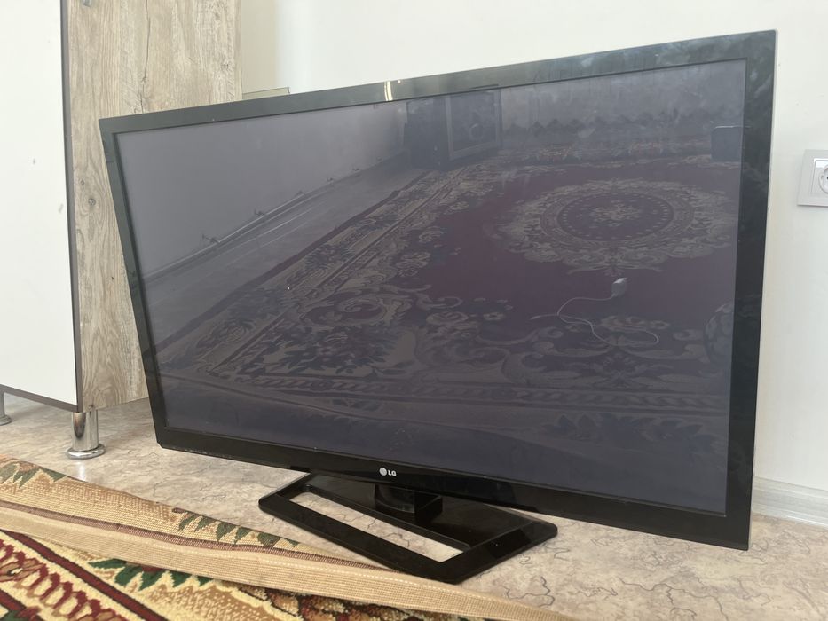 Телевизор LG .Подойдёт на детали.