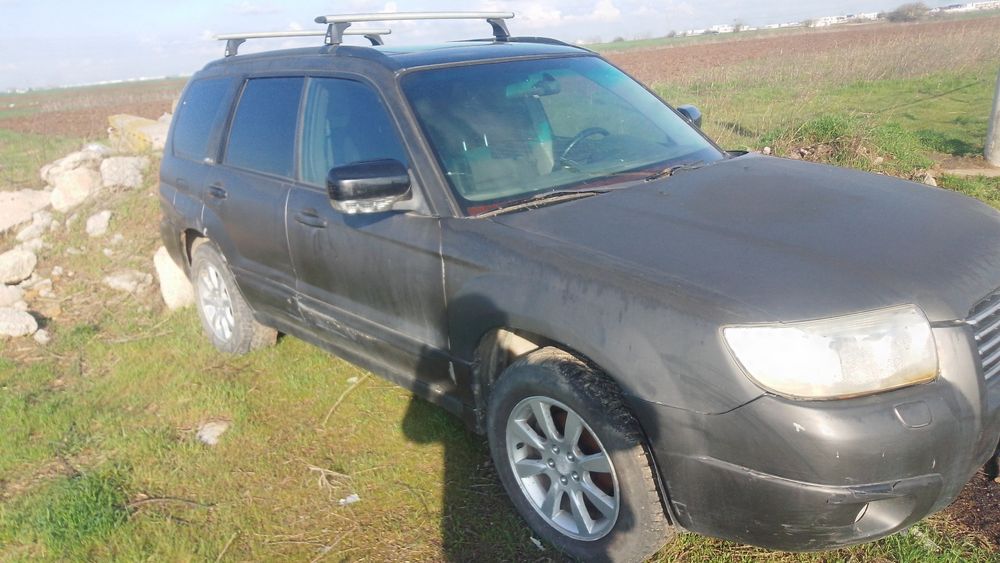 Subaru Forester negru