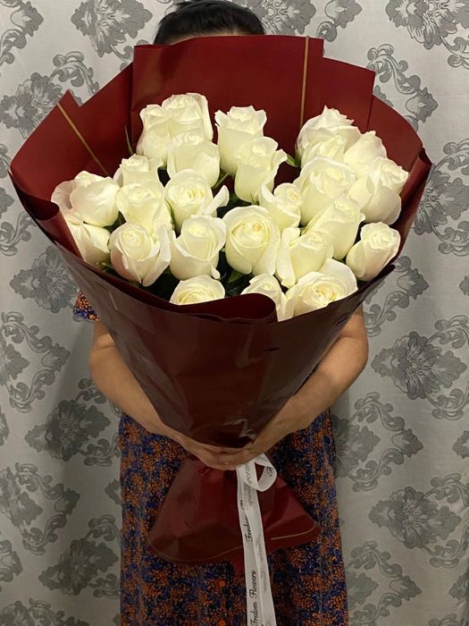 Цветы свежие, 25 шт роз, метровые