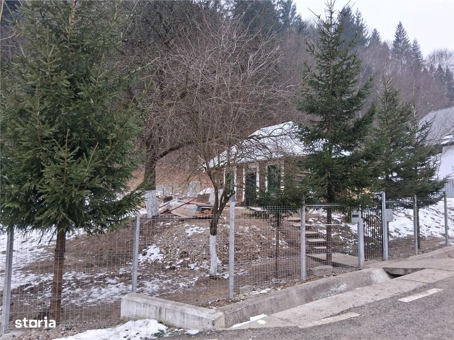 Casa din lemn si teren intravilan, 1024mp, Izvorul Muntelui, Neamt