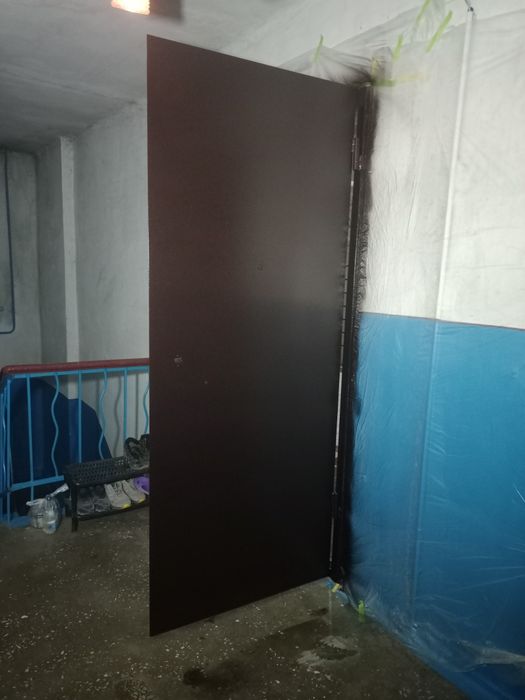 Покраска входной двери