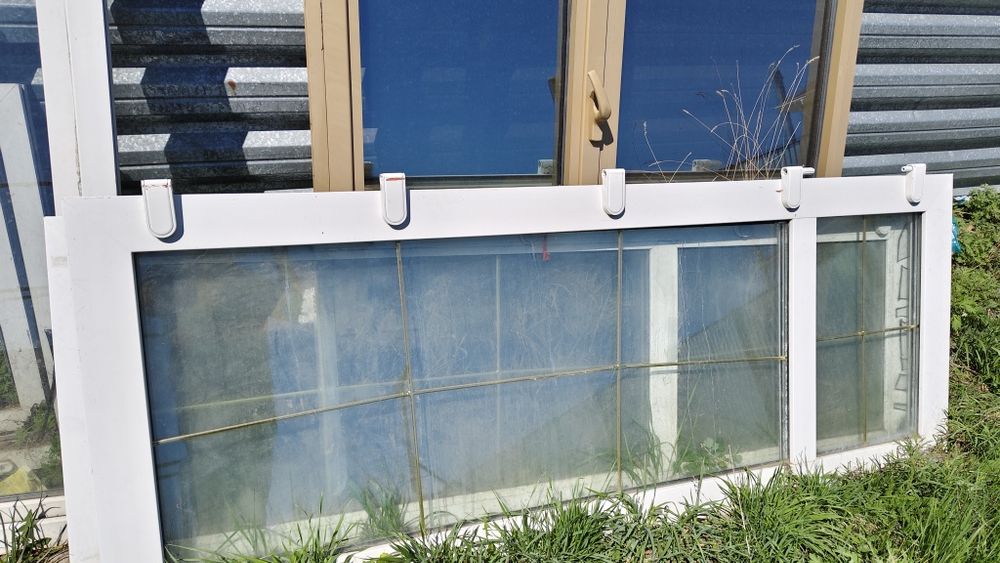 Пластиковые двери продам