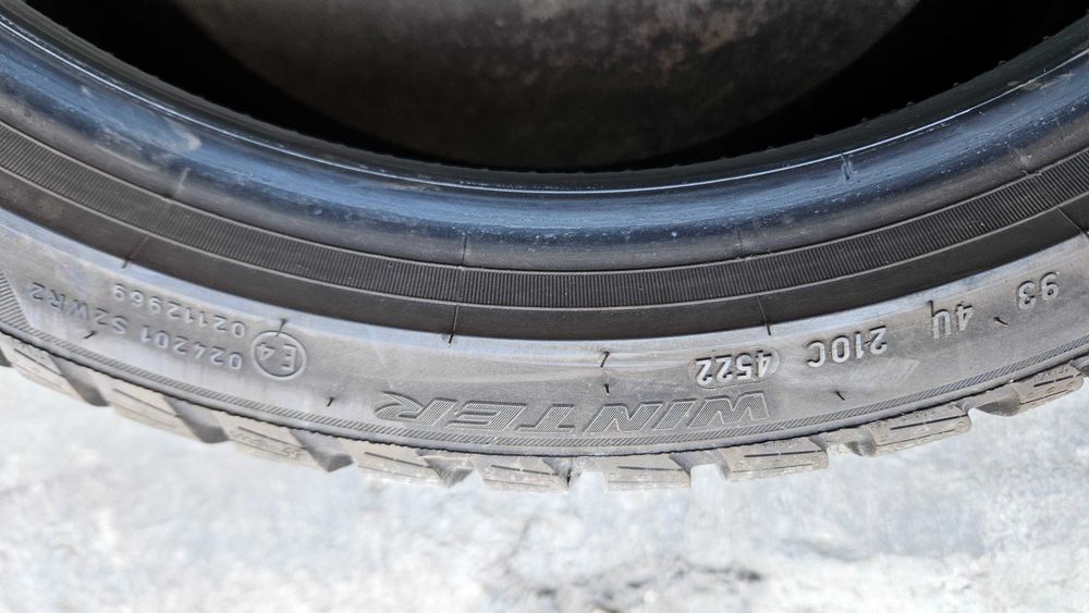 2x Anvelope iarna Pirelli SottoZero3 A01 | 225/40 R18 92V | profile ~ 6,5 mm | DOT: 4522