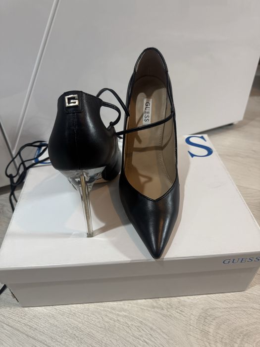 Pantofi negri Guess