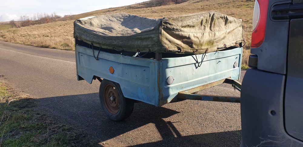 Remorca solida cu arcuri si telescoape. Înmatriculată cu fiscal la zi