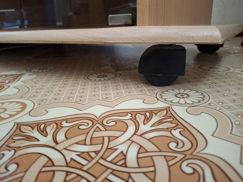 Продам тумбу под телевизор