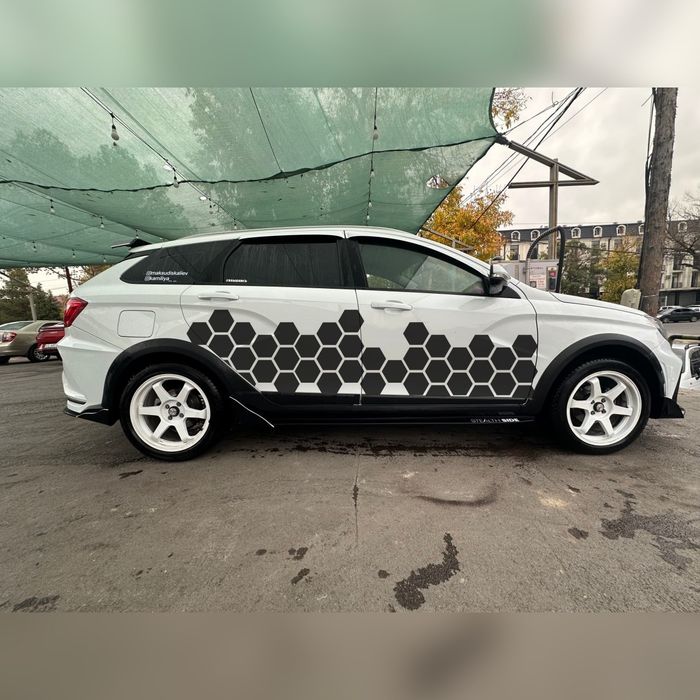 Надписи, объявления, узоры на автомобиль