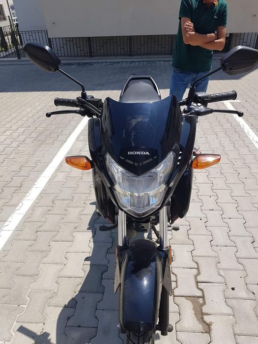 Vînd Honda CB 125 F din anul 2021 luna iulie consum 1,5 % inmatriculata ITP. Pina in 2026 fara zgirieturi impecabila acte la zi se da doar cu fiscal p