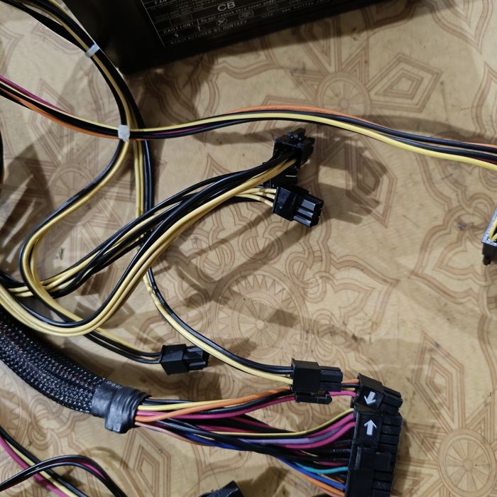 Блок питания для компьютера 700 Вт