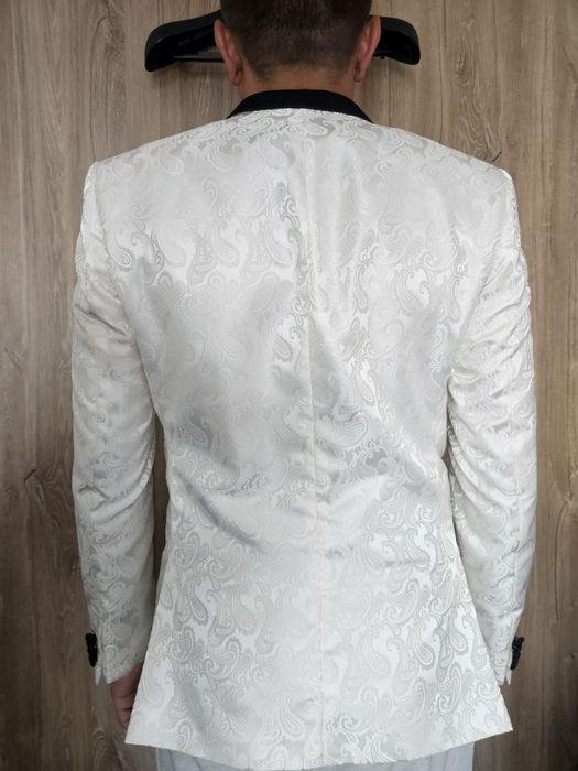 Costum nunta mire, nas, invitat