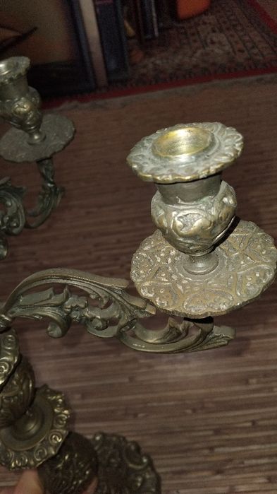 Бронзови свещници (канделабър).