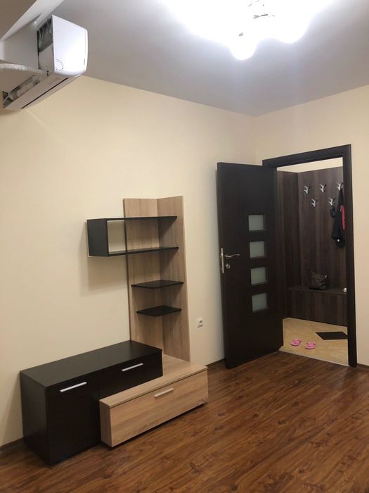 Дава се под наем Двустаен апартамент в Перник, Изток - 56 кв.м за 357 € - Снимка #1