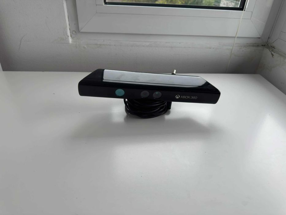 Xbox 360 500GB + Kinect + 2 Controllere + 11 Jocuri
