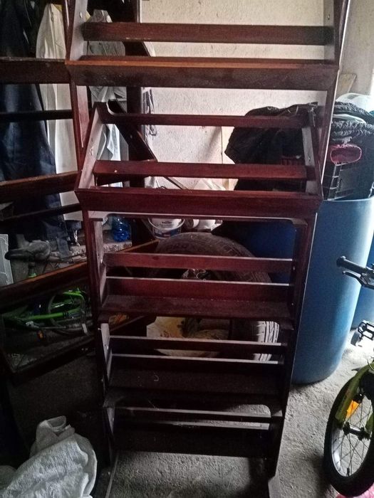 Дървени рафтове за вино