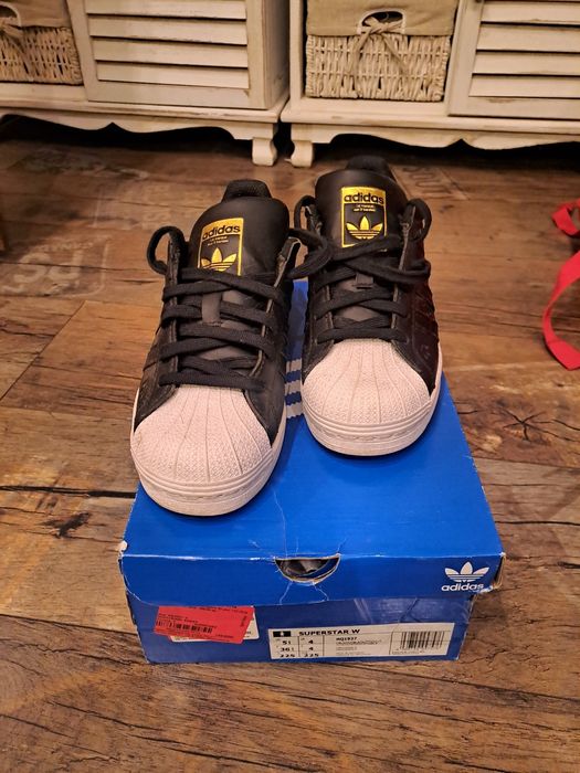 Дамски спортни маратонки .