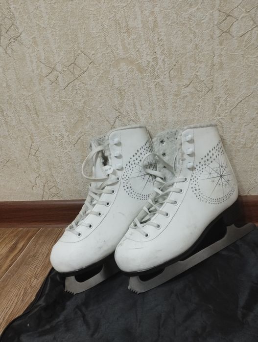 Продам коньки 37 размер